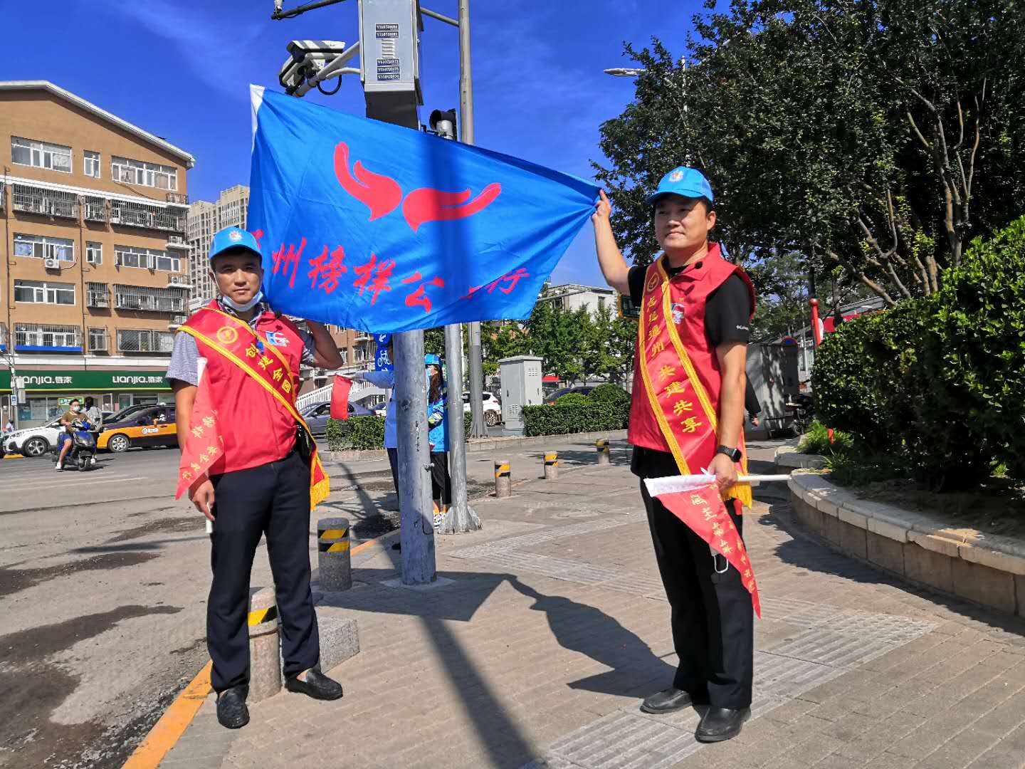 <strong>男人女人操B网站</strong>